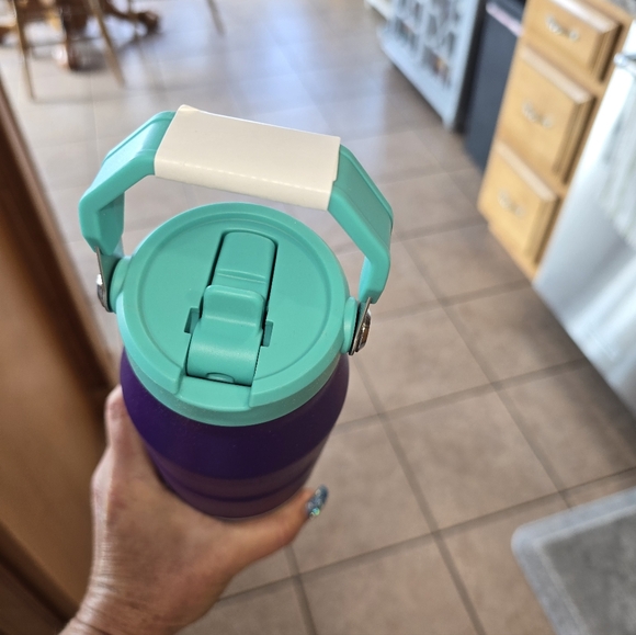 Stanley IceFlow Bottle in Deep Purple 36 Oz Aero New - Picture 3 of 3